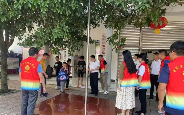 居然兰花志愿者服务站赴彭州市开展慰问活动